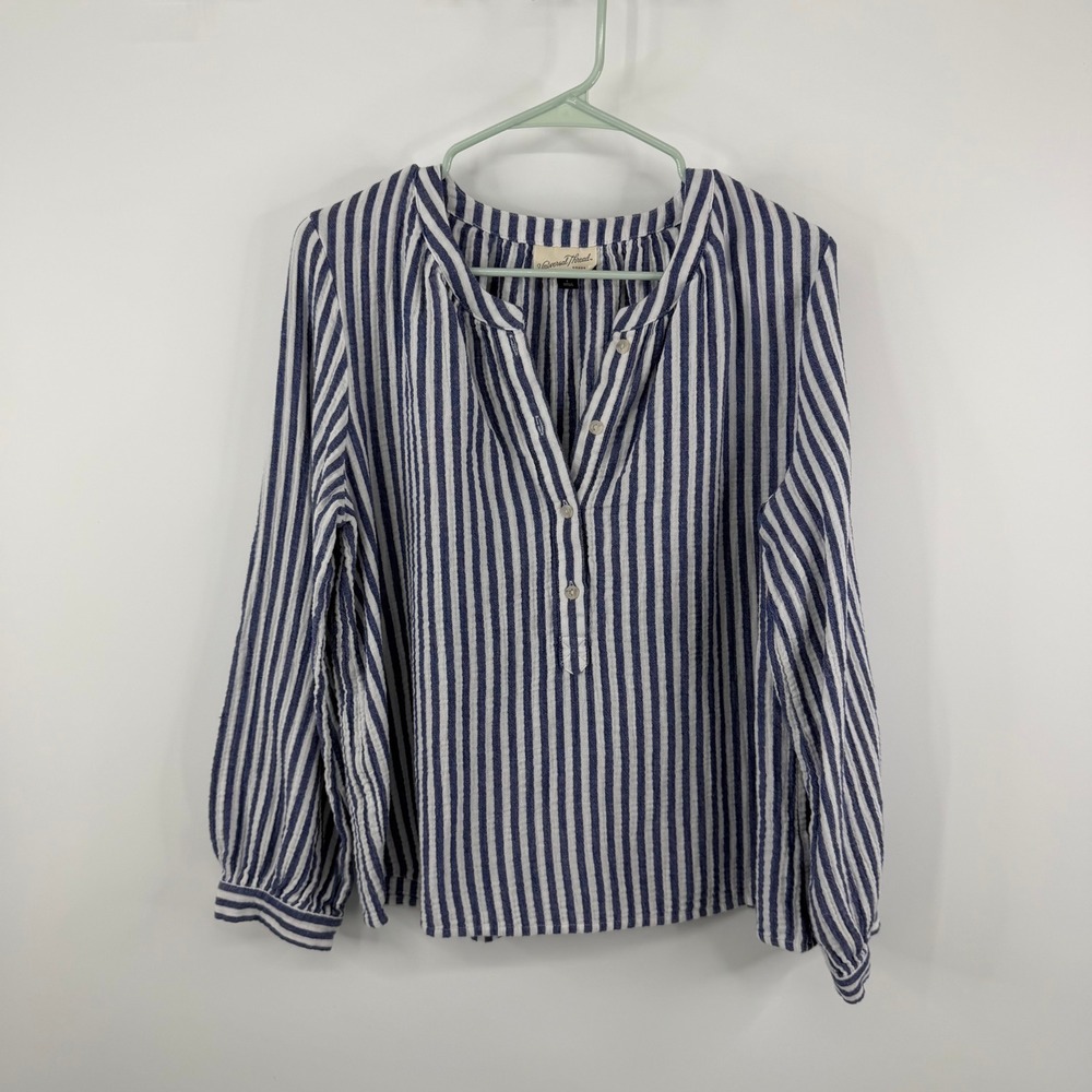 Universal Thread Top Womens Large Blue White Striped 100% Cotton